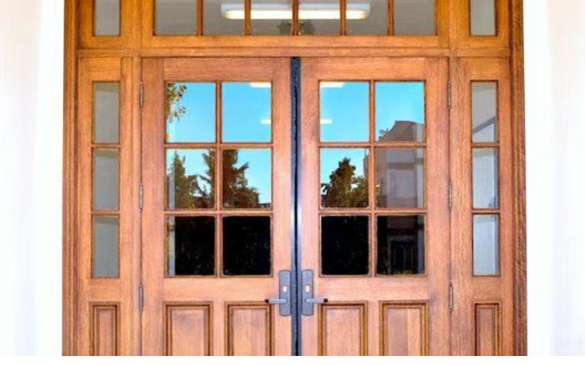 Vitrier et porte en bois